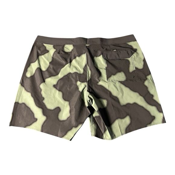 NWT Patagonia Mens Hydropeak Boardshorts 18" Camo Hemlock Green Size 42 Slim Fit - Picture 2 of 8